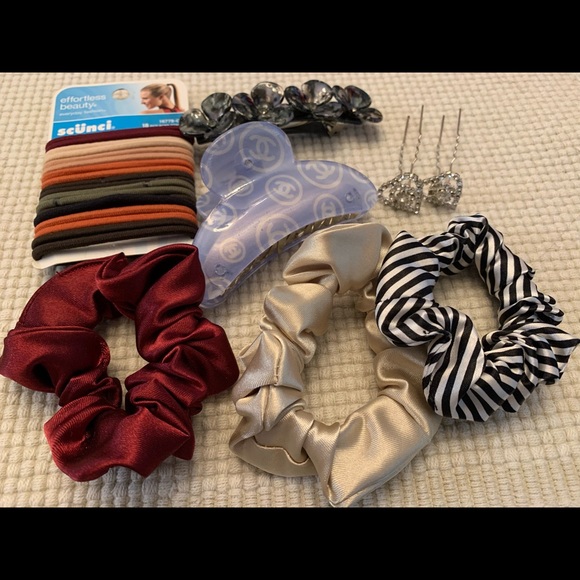 SOLD Hair accessories - Picture 2 of 9